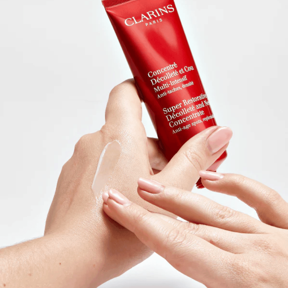 Clarins Creme Anti-idade para Pescoço e Colo Super Restorative Concentrate